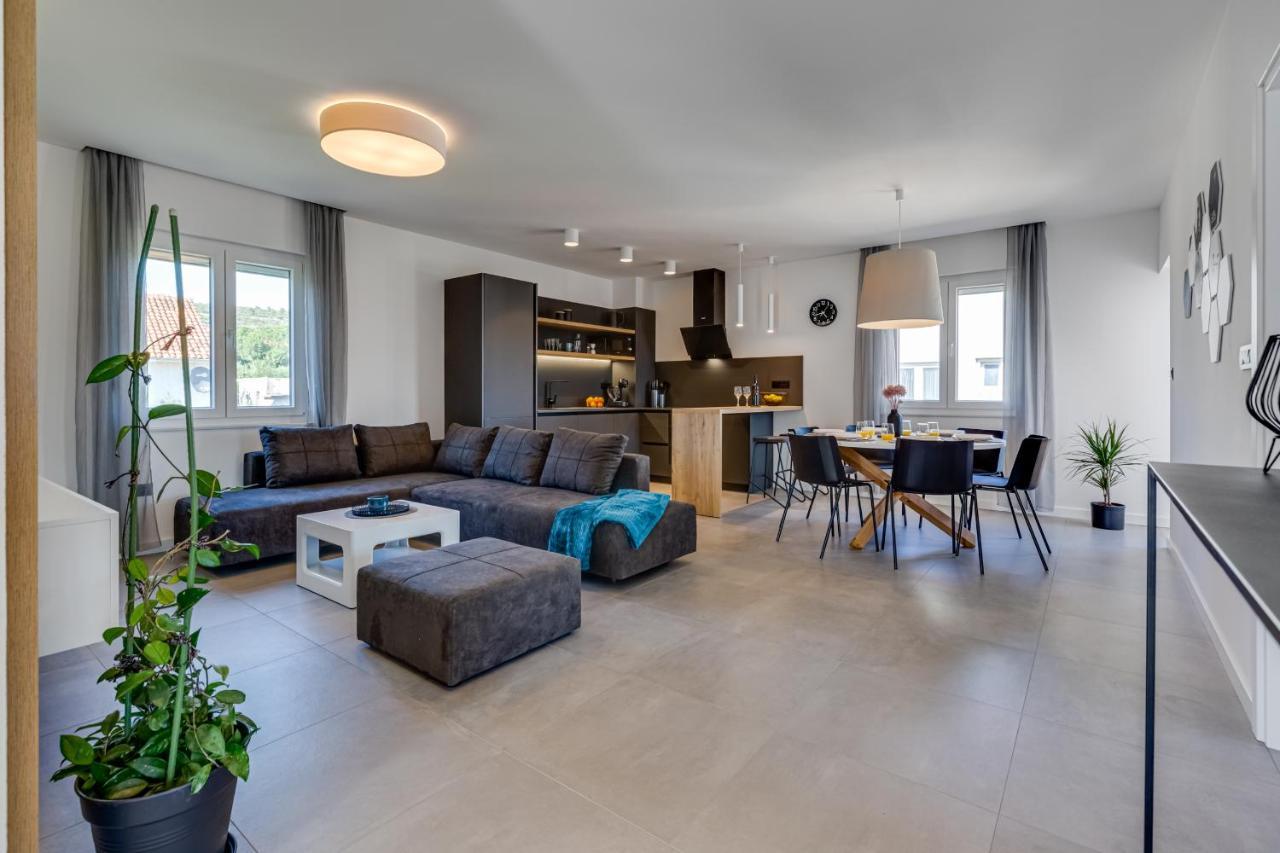Apartment By The Sea Posedarje Extérieur photo