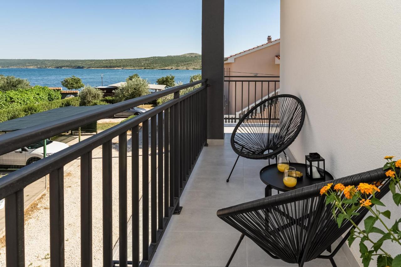 Apartment By The Sea Posedarje Extérieur photo